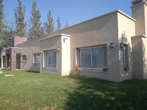Casa en Alquiler Temporal con 2 cocheras