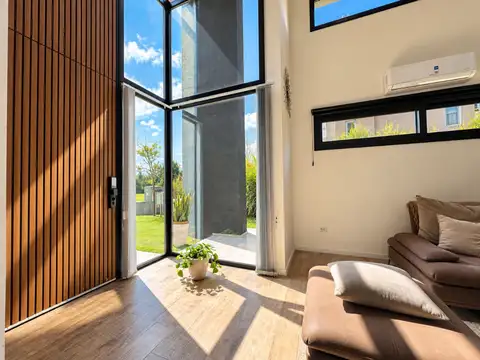 Casa 6 ambientes con 5 baños