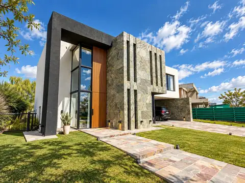 VENTA CASA TERRALAGOS 5 AMB PISICNA FINANCIA