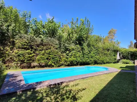 ¡Oportunidad en Las Lajas! Casa Cuatro Ambientes con Pileta