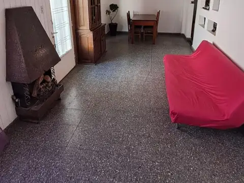 Casa 7 ambientes con 1 baño