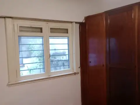 3 AMBIENTES PH , SIN EXPENSAS ,PRIMER PISO POR ESCALERA  AL FRENTE CON BALCON S/ AVDA MARTIN GARCIA