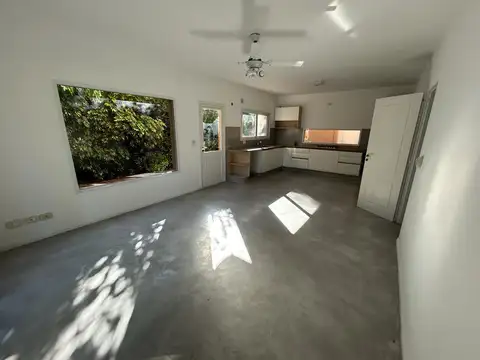Casa en Alquiler con 4 cocheras