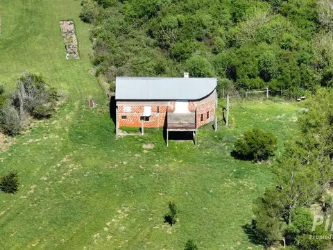 Casa a refaccionar a mts de Autovia, extenso lote. SAN JOSE