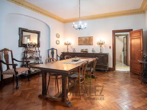 Casa en Venta con 3 cocheras