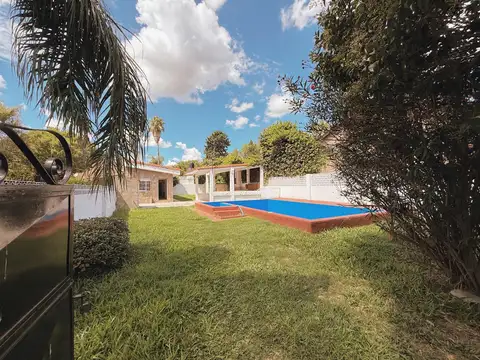 Av. Argentina 2200 - Casa De 1 Dormitorio Con Pileta En Venta - Country Profesional, Funes