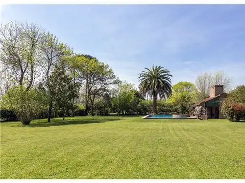 Casa 6 ambientes venta Pilar con pileta