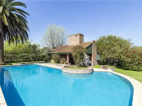 Casa 6 ambientes venta Pilar con pileta