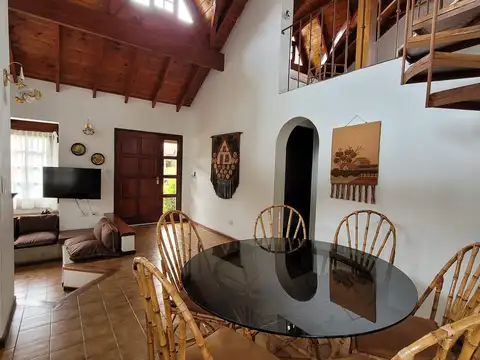 Casa 4 ambientes con 2 baños