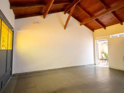 Venta casa a una cuadra de Av. Galicia