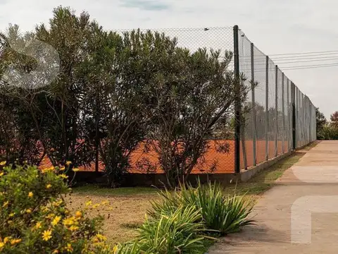 Venta terreno a la laguna en Barrio Privado Santa Rita