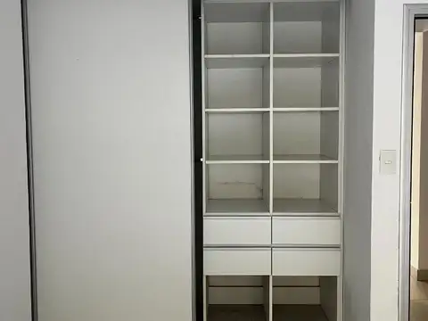 Departamento 2 dormitorios frente a plaza central