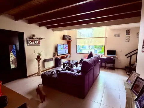 Casa 4 ambientes con 2 baños