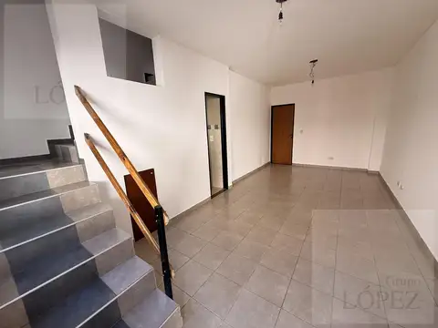 Venta Duplex en Munro - 3 ambientes con cochera, patio, parrilla, jardín, APTO CRÉDITO