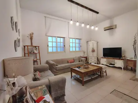 VENTA CASA CON DOBLE COCHERA 190M2 EN NUÑEZ