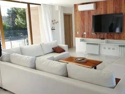 Casa en venta - 6 Dormitorios 8 Baños - Pinamar