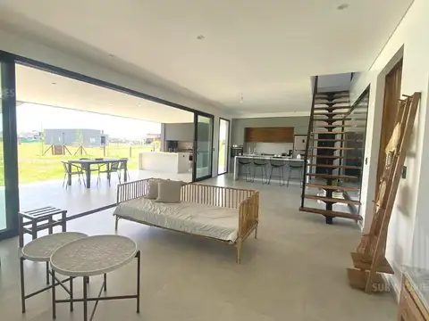 Casa en Venta en Horizontes al Sur, USD 320.000