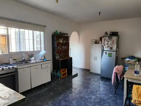 Manuela Pedraza 880
