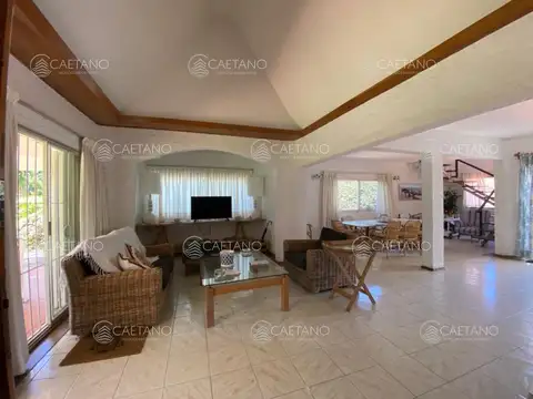 Venta casa 5 dormitorios playa brava Punta del Este