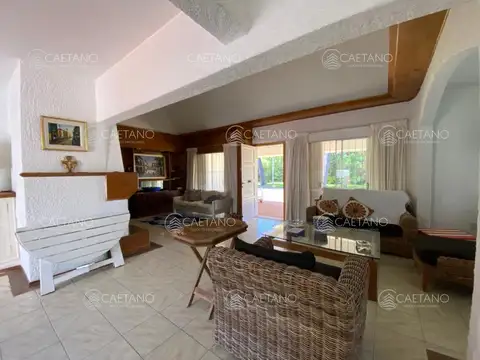 Casa 6 ambientes con 4 baños
