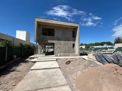 Casa Est. Pueblo Malbec, 3 Dorm, 3 Baños, 2 Cocheras, Apta Crédito