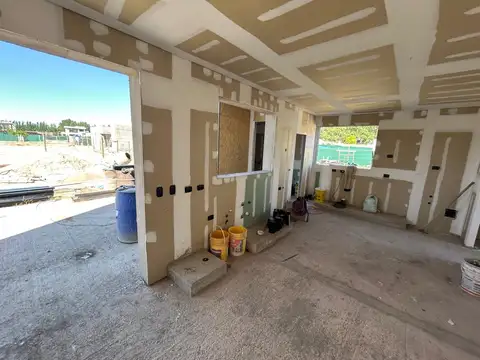 Casa Est. Pueblo Malbec, 3 Dorm, 3 Baños, 2 Cocheras, Apta Crédito