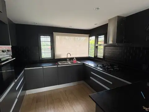 Casa en Venta con 3 cocheras