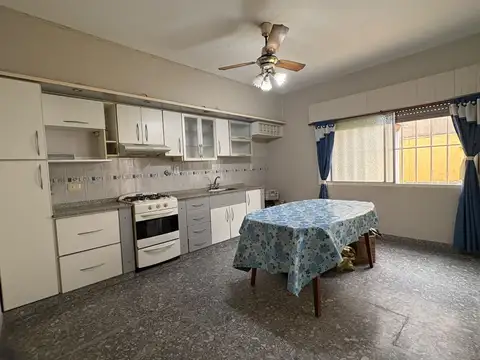 Casa en Venta con 4 cocheras