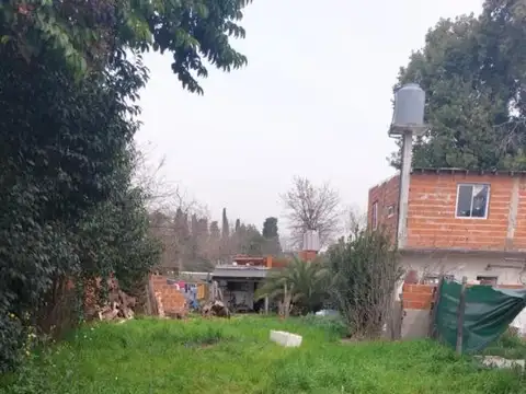 lote  baldio  con paredon y orton