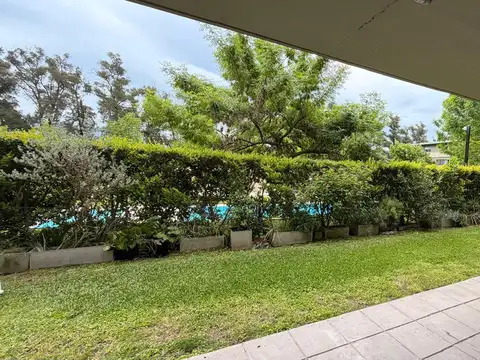 Departamento en  Bosque Alto 3 ambientes con gran orientación y jardín a la pileta - 2 cocheras
