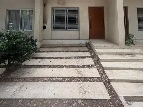 Casa en Venta en Barrio Parque Leloir, USD 198.000