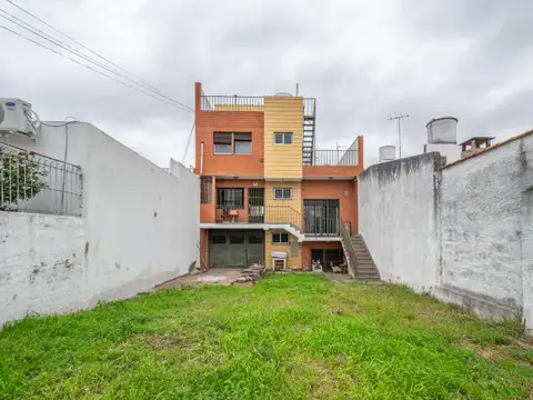 Casa. 4 Amb. Lote 50m. Jardin. A refaccionar. Villa Devoto. Av. Mosconi 4177