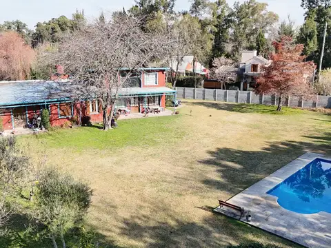 Casa con Piscina ubicada en el barrio La Bota - Benavidez