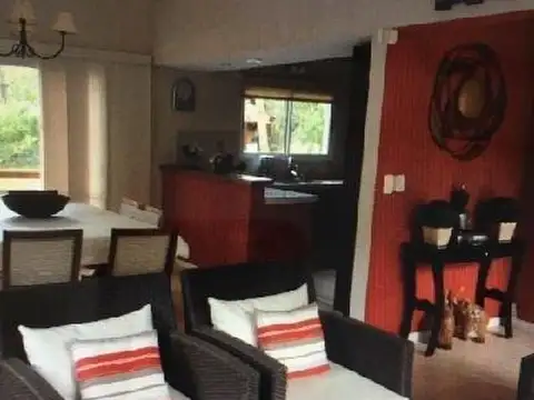 Casa en Alquiler Temporal con 2 cocheras