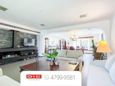 Casa en Venta con 2 cocheras