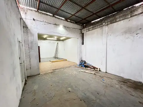 LOCAL- GALPON IDEAL DEPOSITO MUY BIEN UBICADO