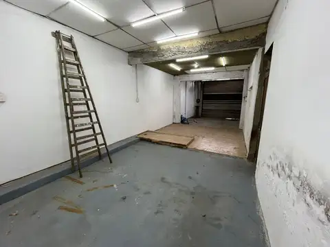 LOCAL- GALPON IDEAL DEPOSITO MUY BIEN UBICADO