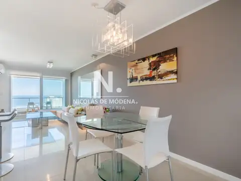 Apartamento de 2 Dormitorios en Playa Brava con Vista al Mar - Venta