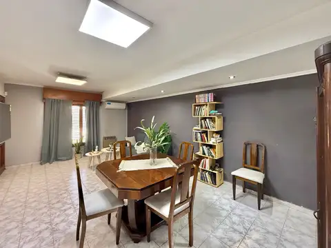 Casa 4 ambientes con 2 baños