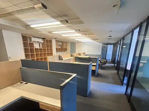 Oficina 8 ambientes con 2 baños