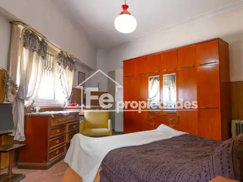 Venta casa siete ambientes.