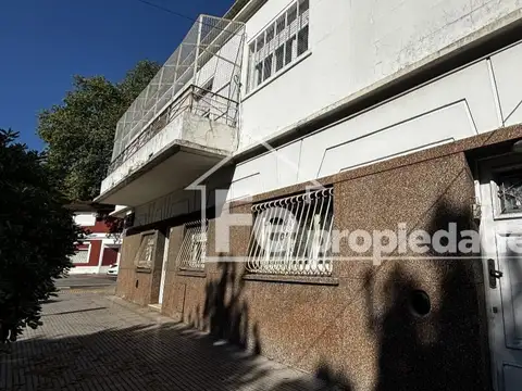 Venta casa siete ambientes.