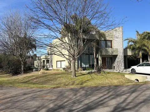 Casa en venta en Club de Campo Abril