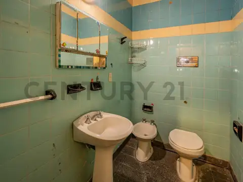 Casa 6 ambientes con 2 baños