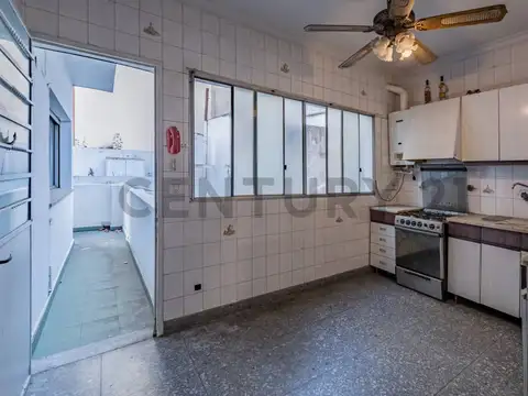 Ramon L. Falcon 4900, Piso 0