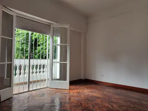 PH de 4 ambientes con patio, terraza y balcon