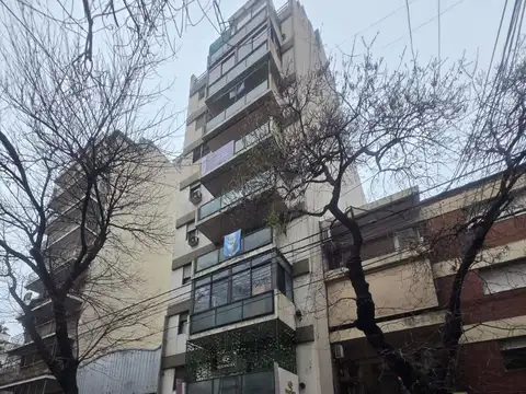 3 ambientes al contrafrente con balcón, super luminoso y en muy buen estado