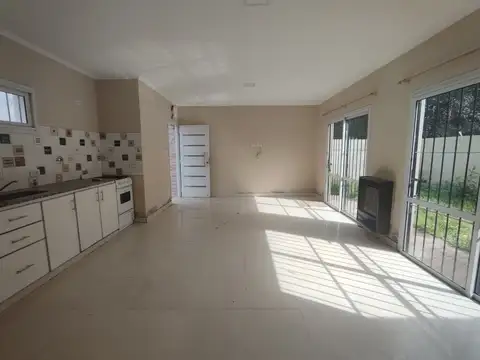 Depto Tipo Casa en Venta en Lobos, USD 52.000