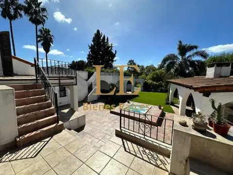 Casa en Venta con 3 cocheras