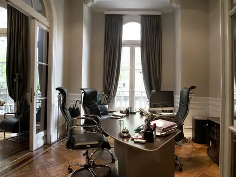 Lafinur al 2900 y Gutierrez